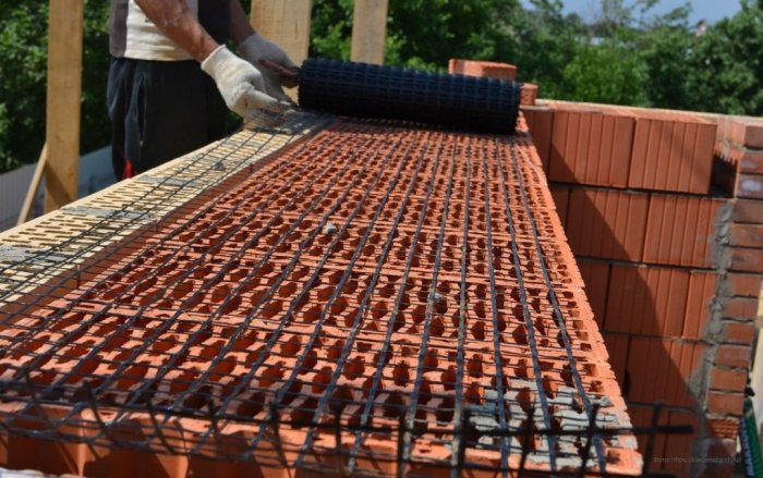 Трещины в кирпичных фасадах зданий Трещины в кирпичных фасадах зданий